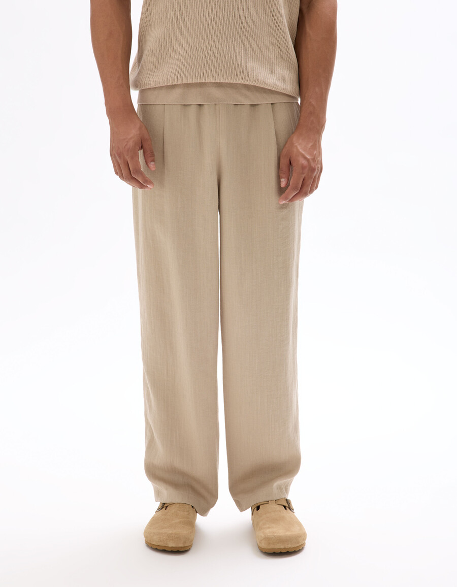 pantalones holgados con textura
