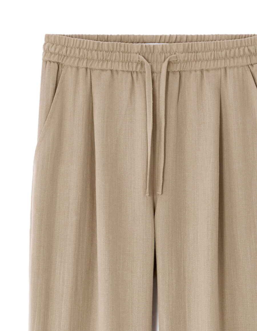pantalones holgados con textura