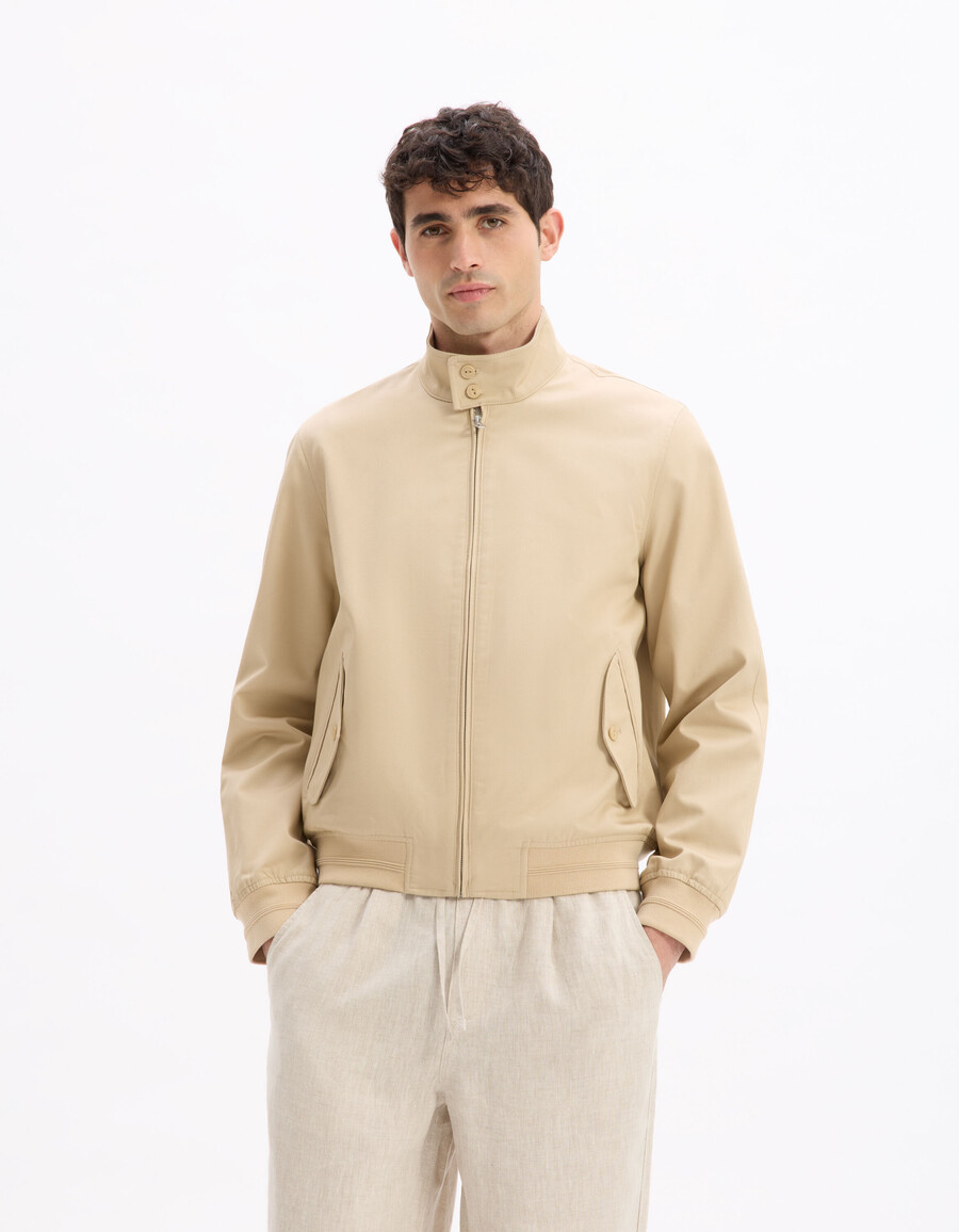 chaqueta de cuello alto