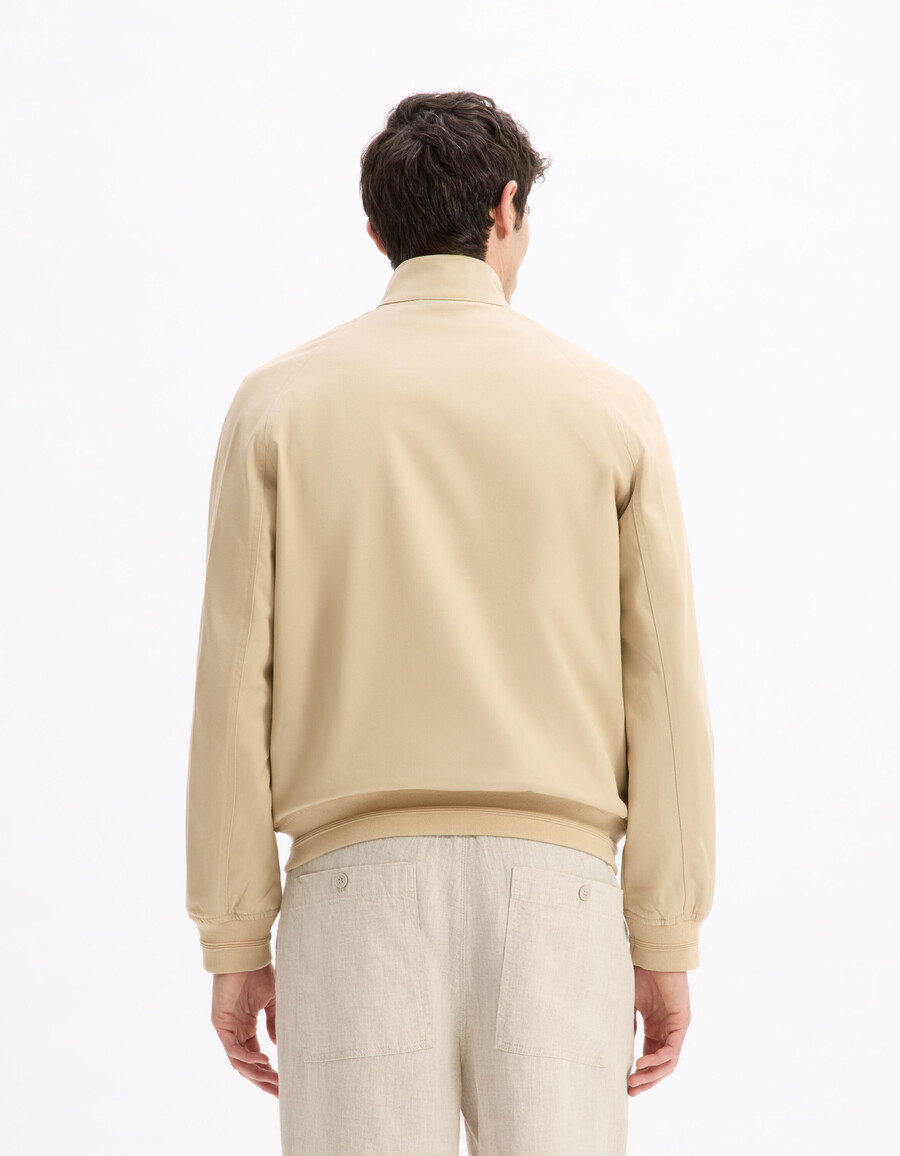 chaqueta de cuello alto