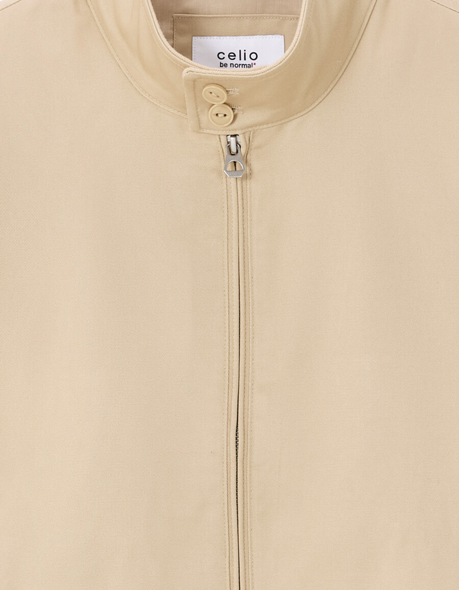 chaqueta de cuello alto