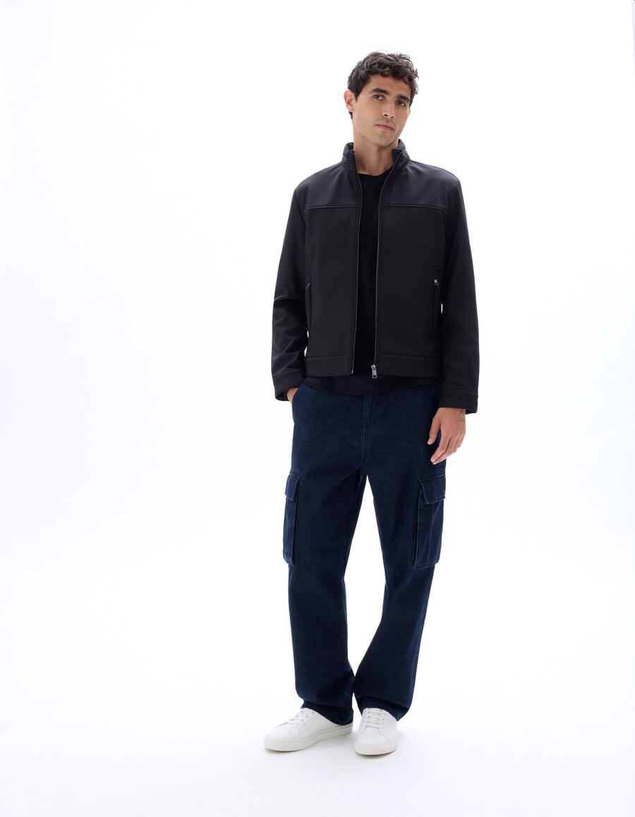 chaqueta softshell con cuello alto