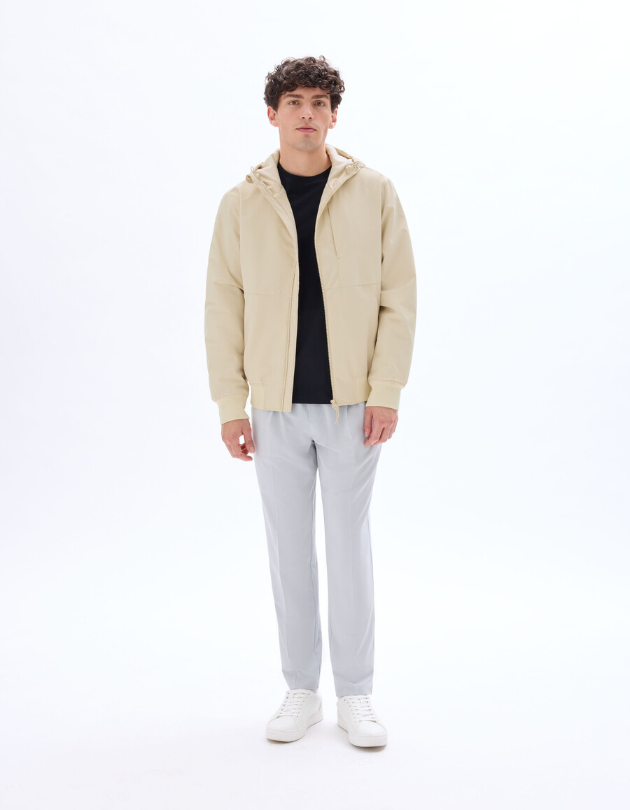 chaqueta con capucha repelente al agua drycore