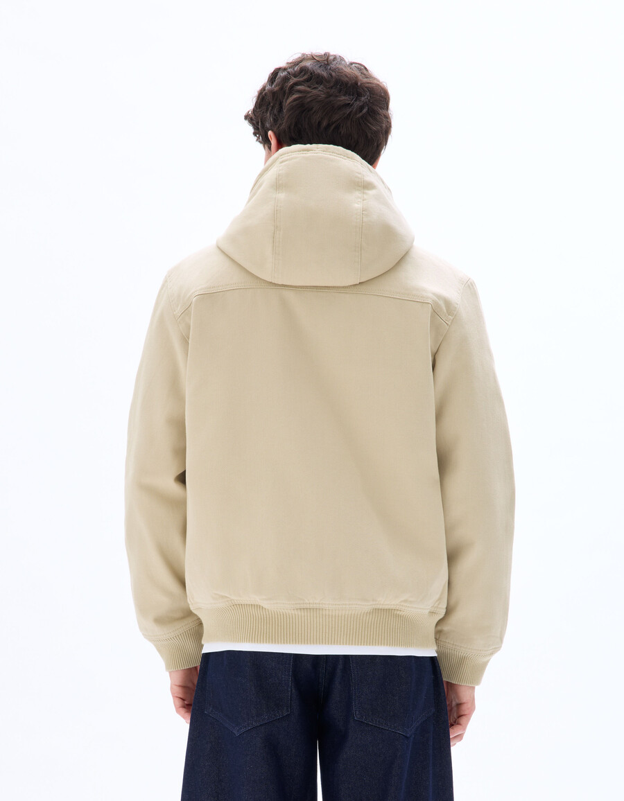 chaqueta con capucha