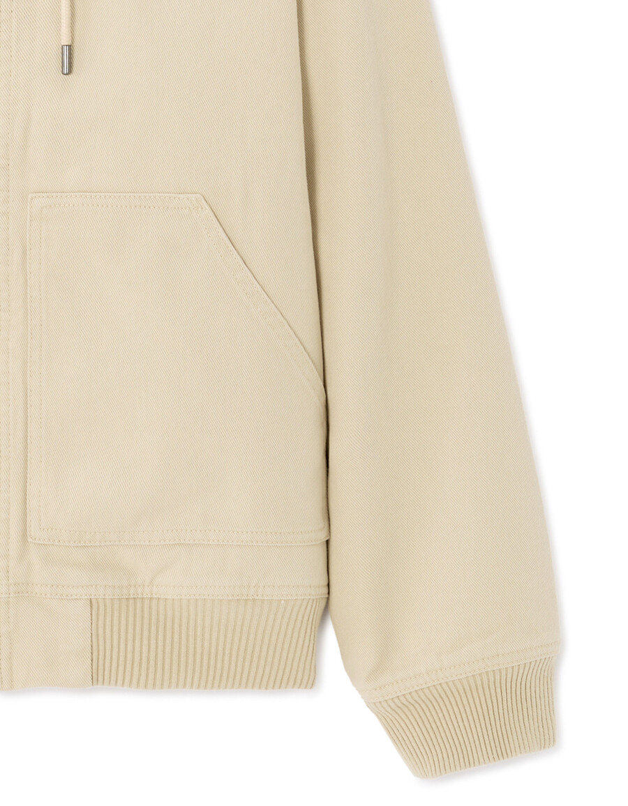 chaqueta con capucha