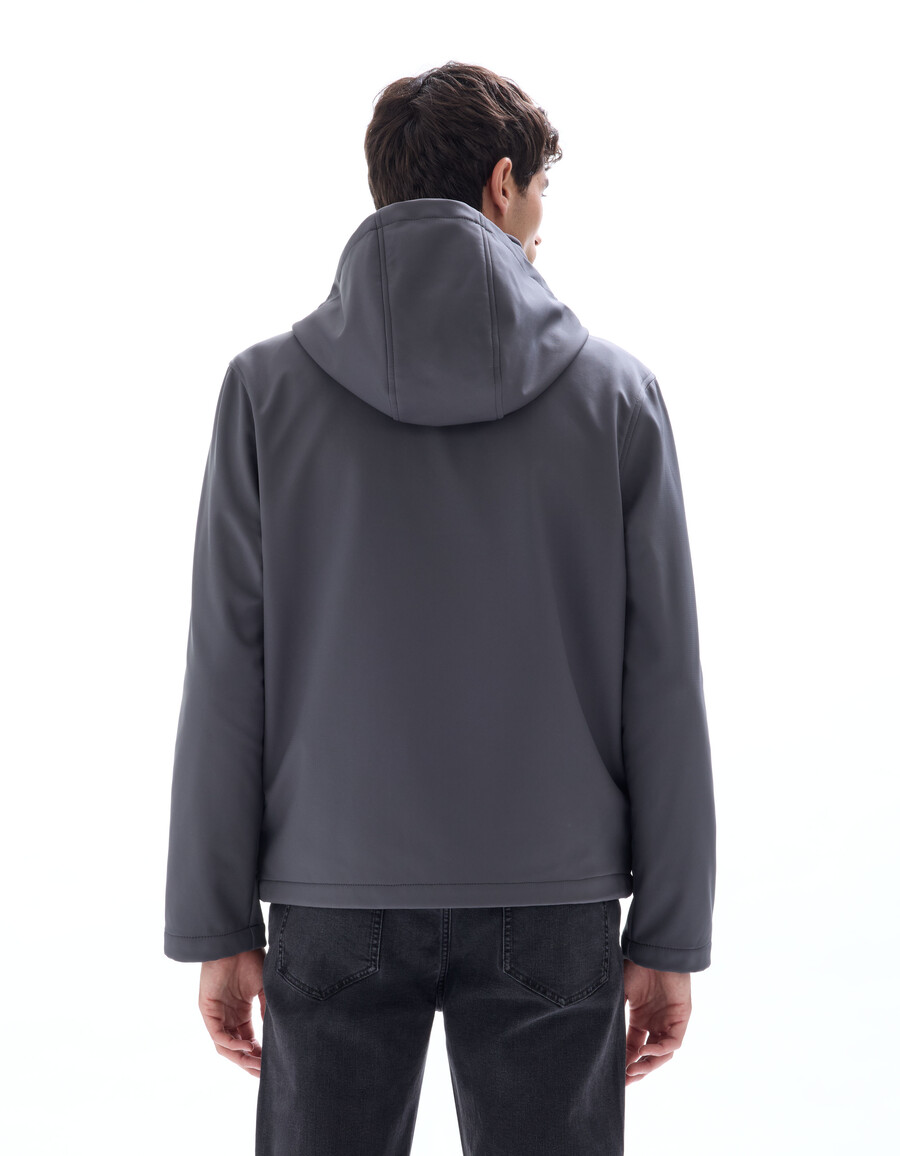 chaqueta softshell con capucha