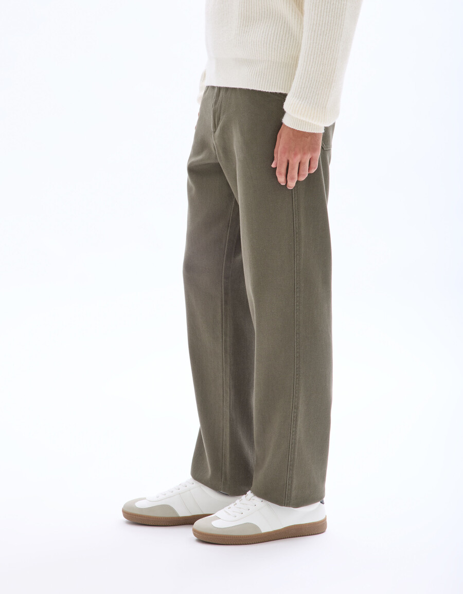 pantalones chinos holgados de algodón y lyocell
