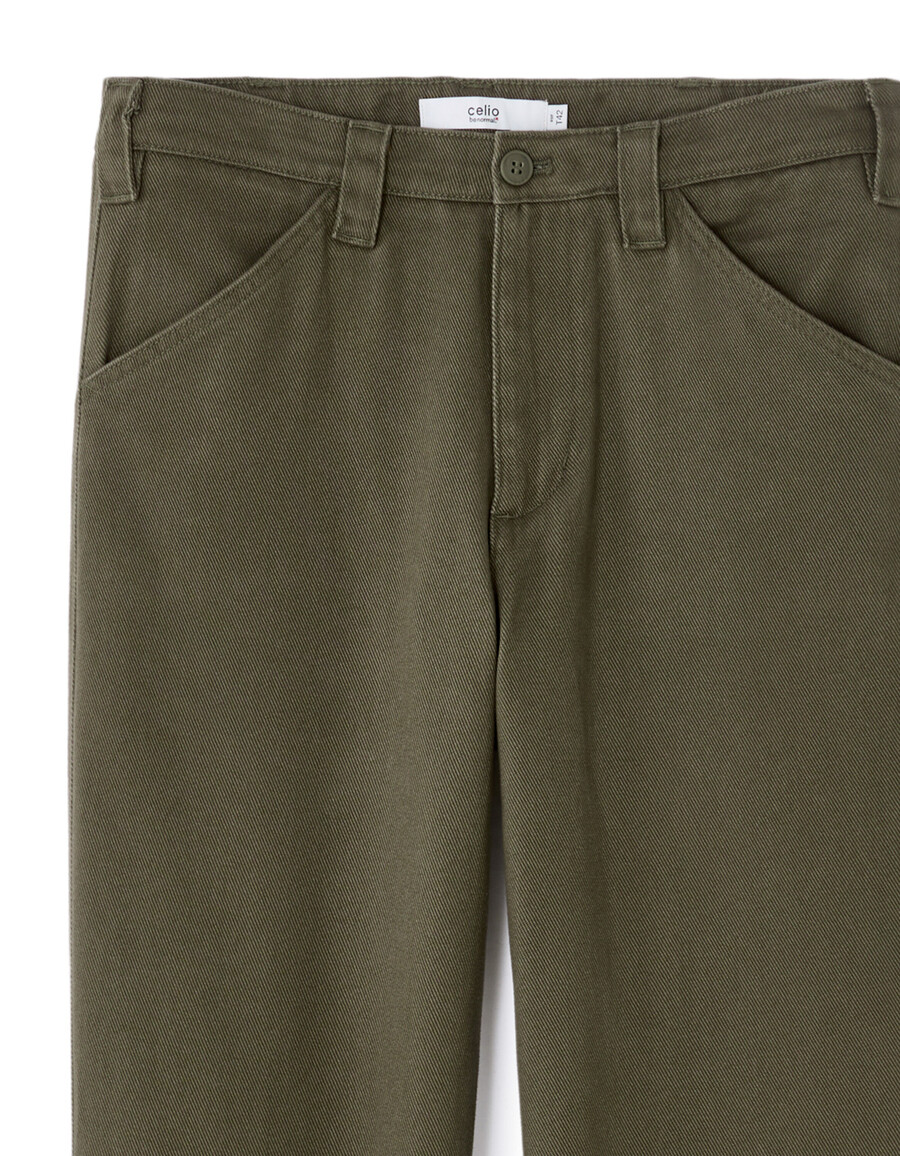 pantalones chinos holgados de algodón y lyocell