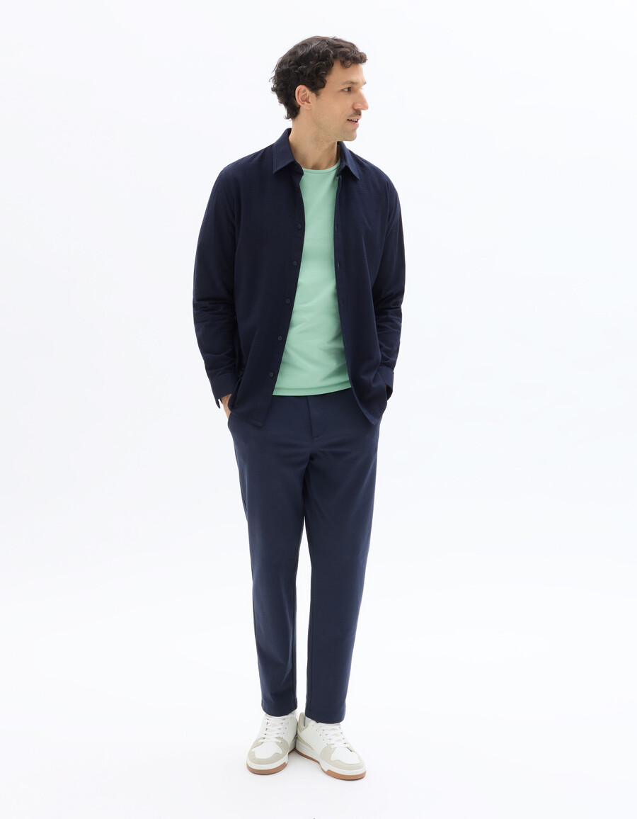 pantalones chinos de punto ajustados de color azul marino