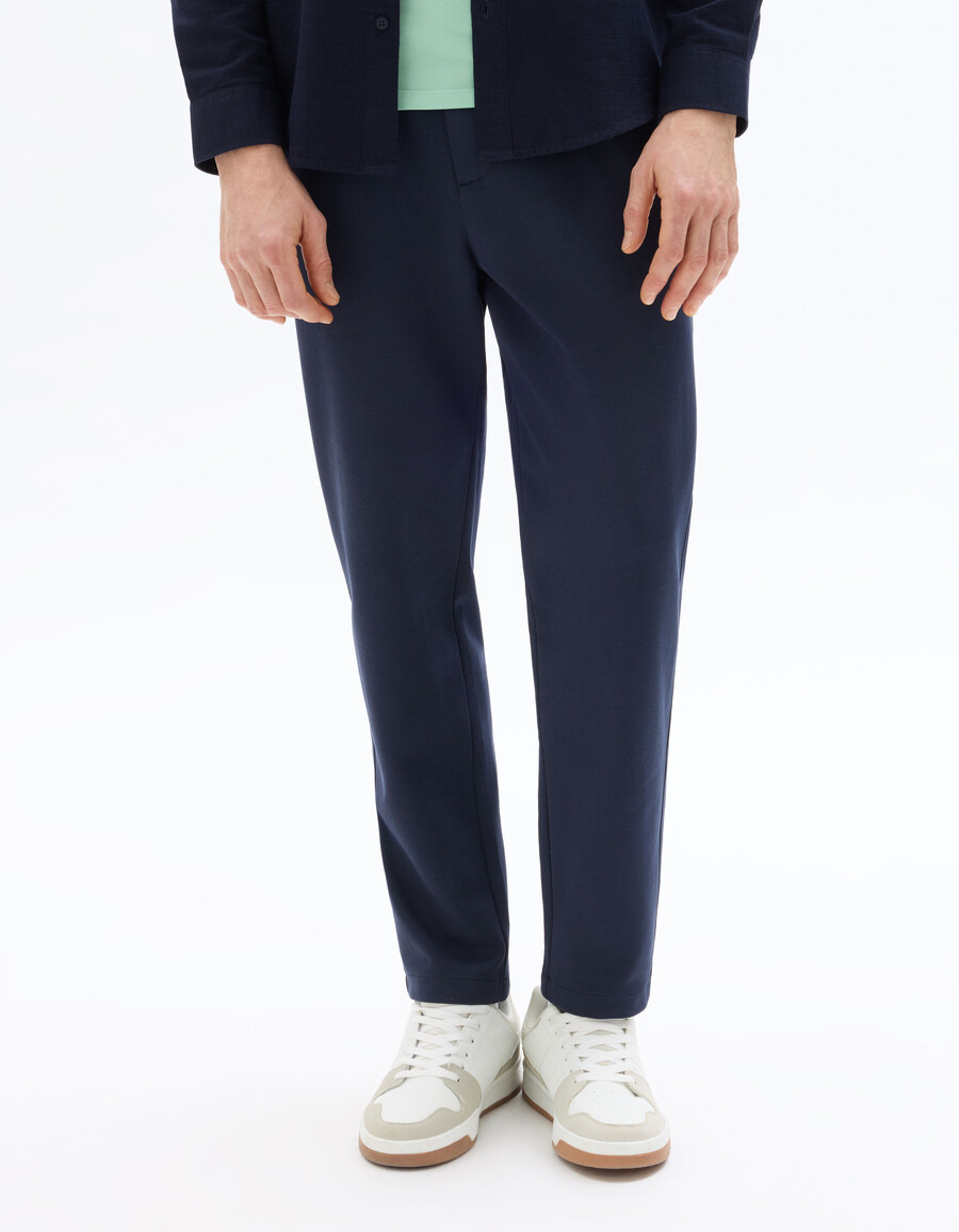 pantalones chinos de punto ajustados de color azul marino