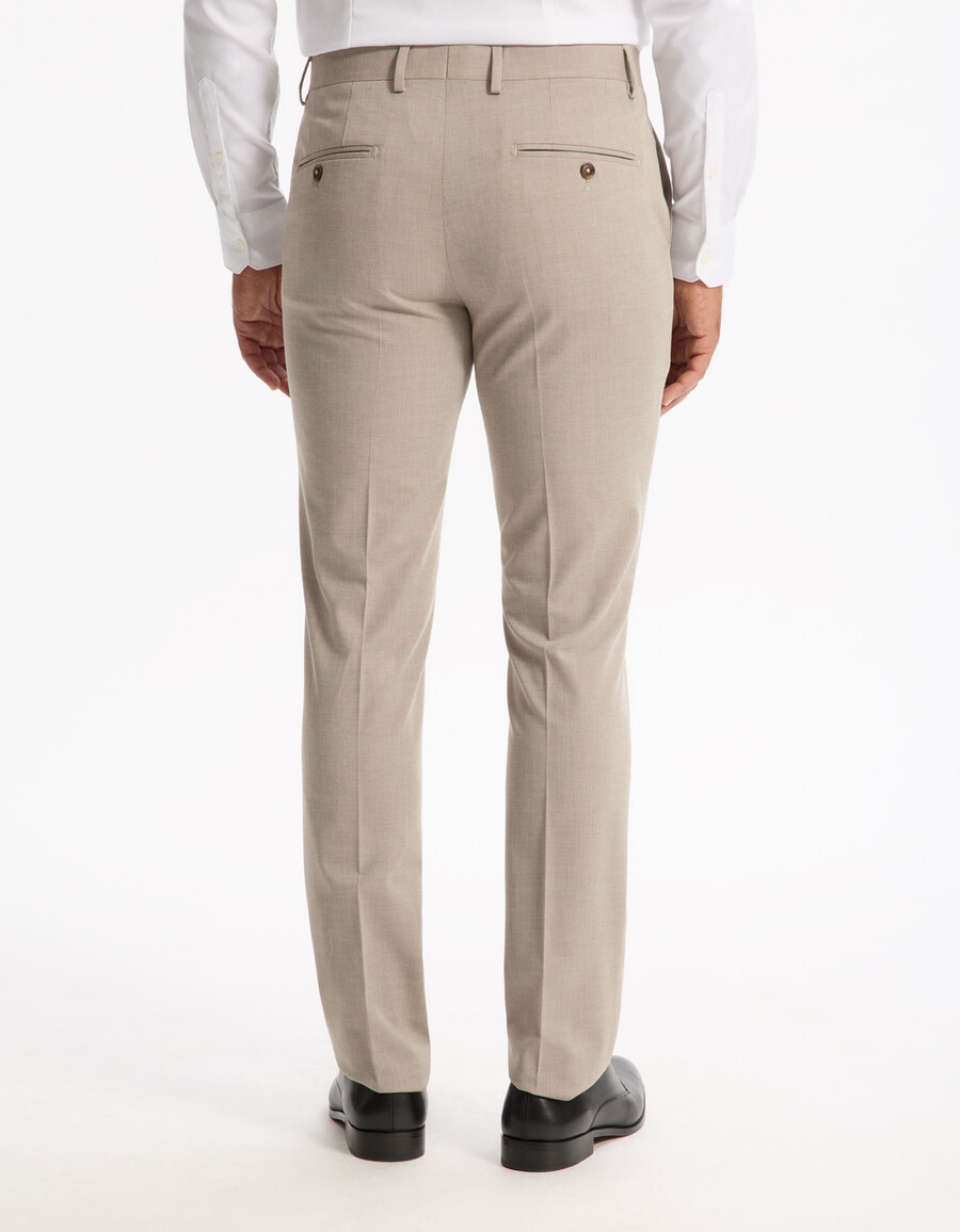 pantalones de traje ajustados y elásticos