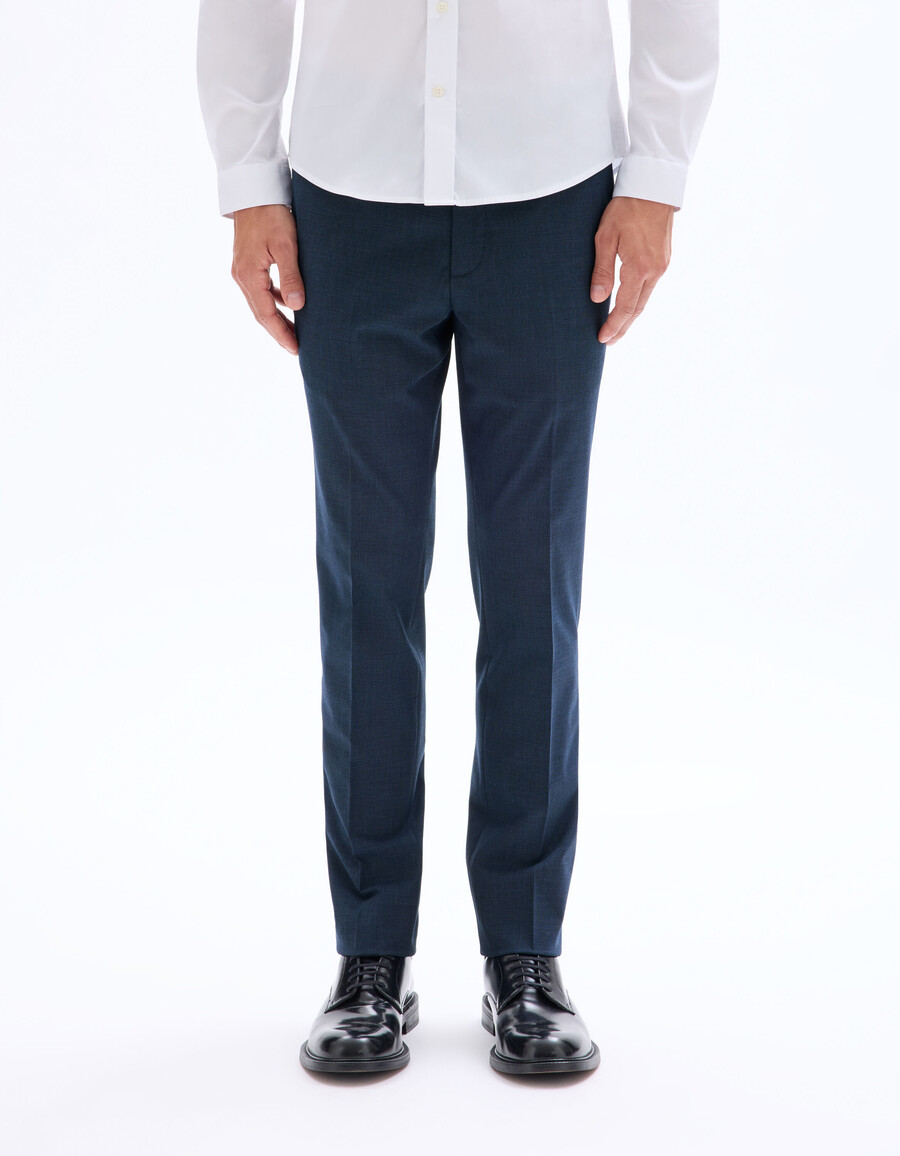 pantalones de traje ajustados y elásticos