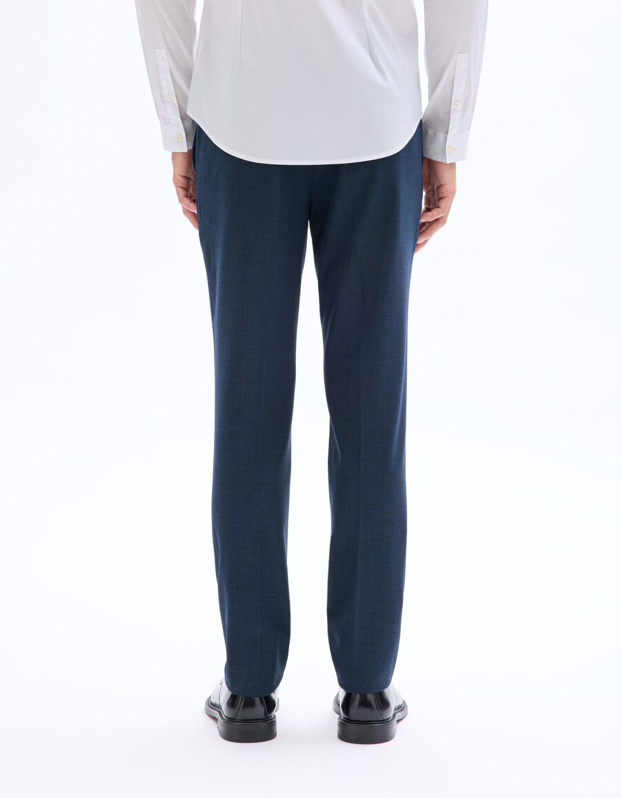 pantalones de traje ajustados y elásticos