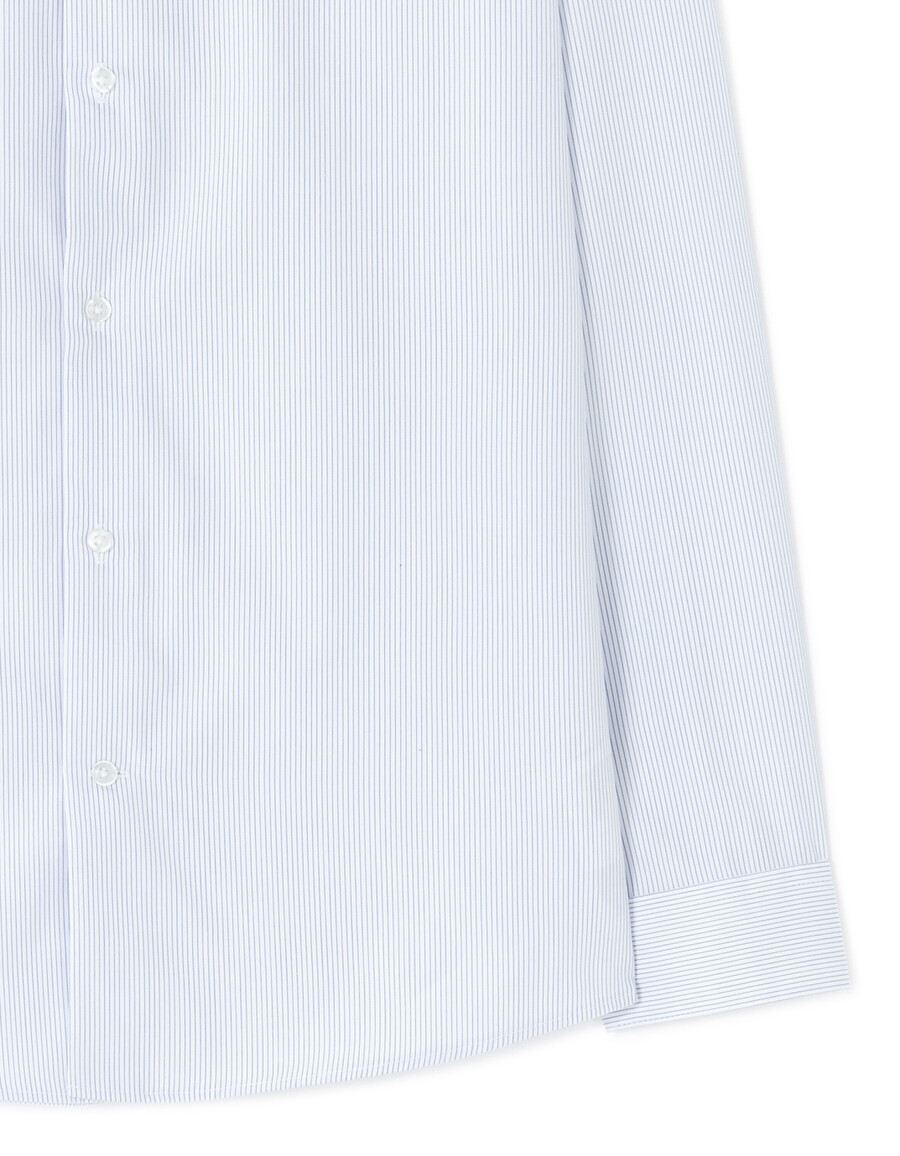 camisa de corte regular con rayas finas