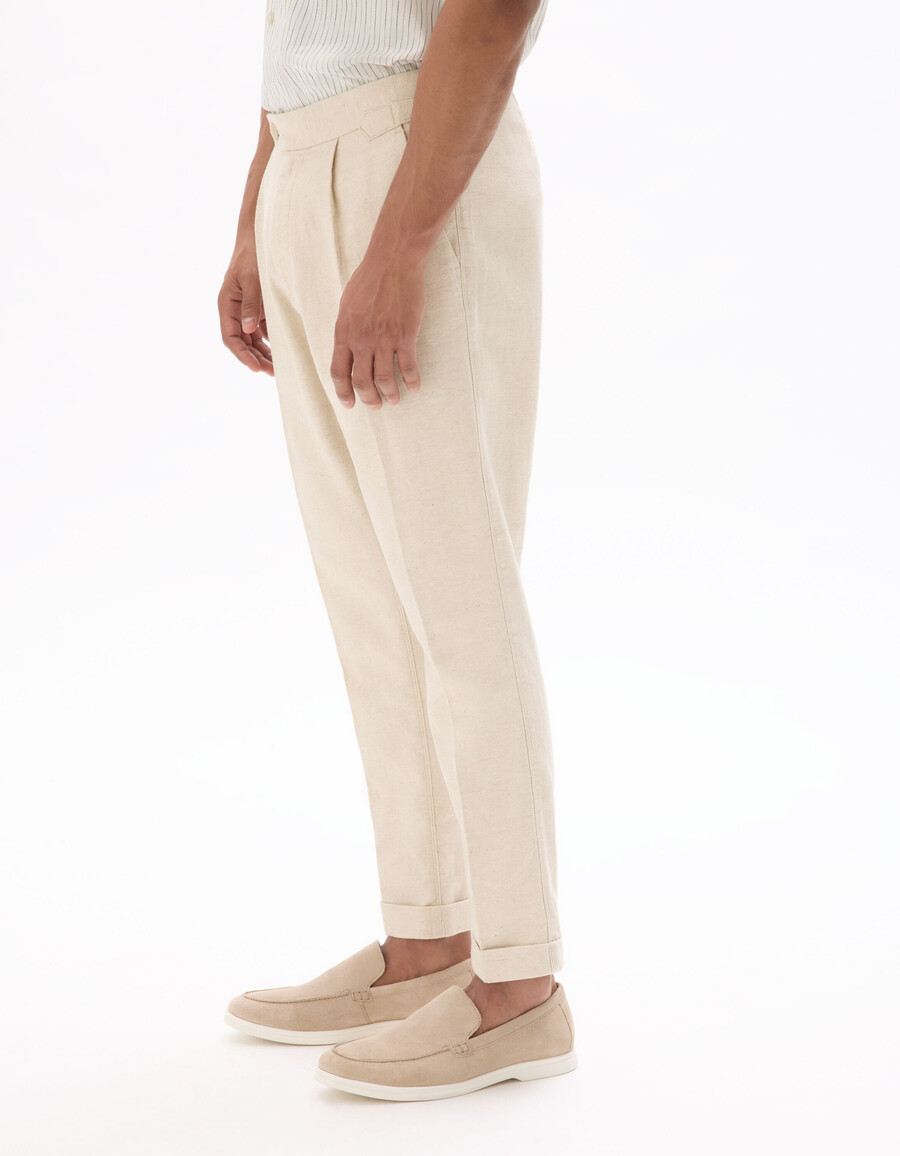 pantalones chinos ajustados de algodón y lino