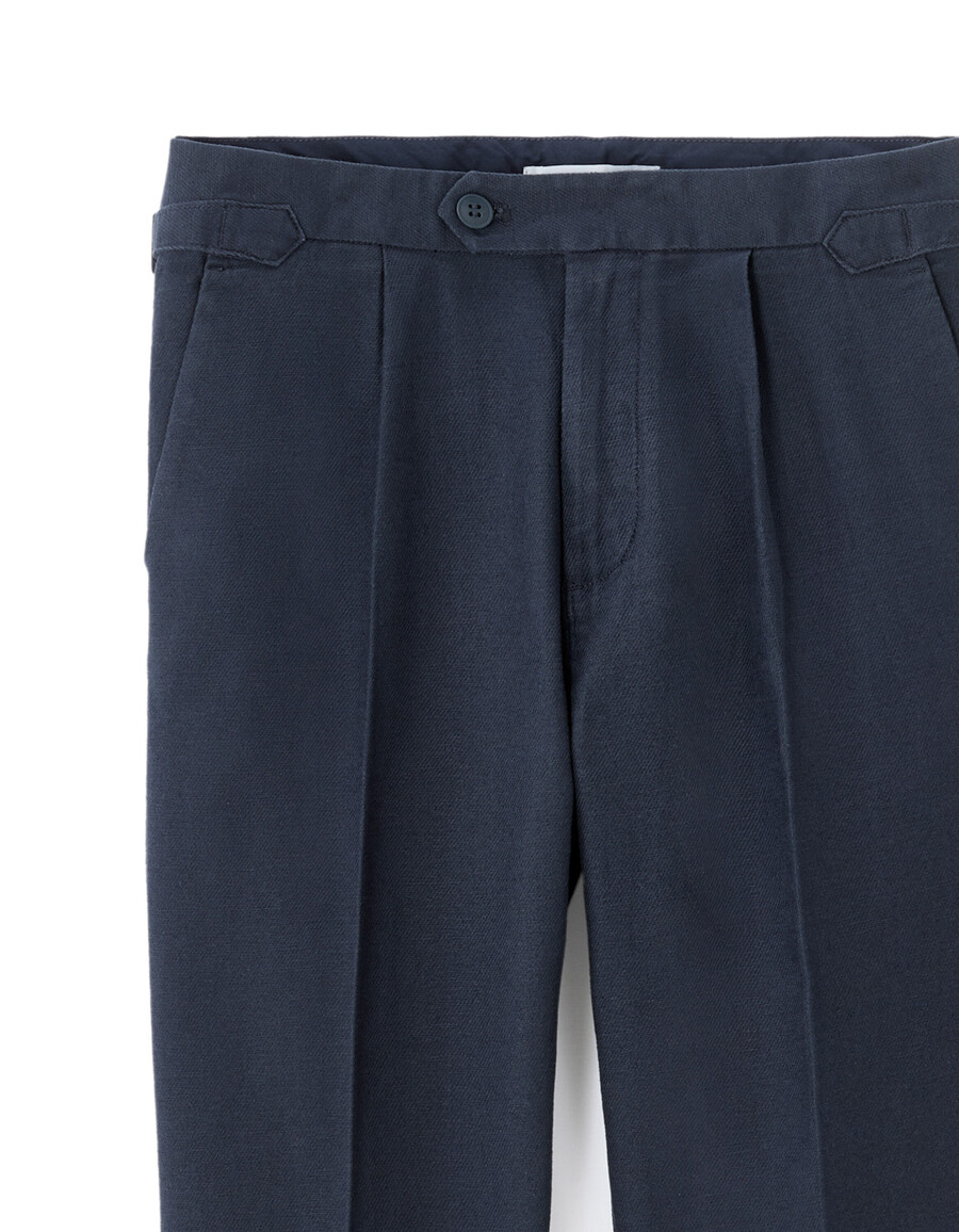 pantalones chinos ajustados de algodón y lino