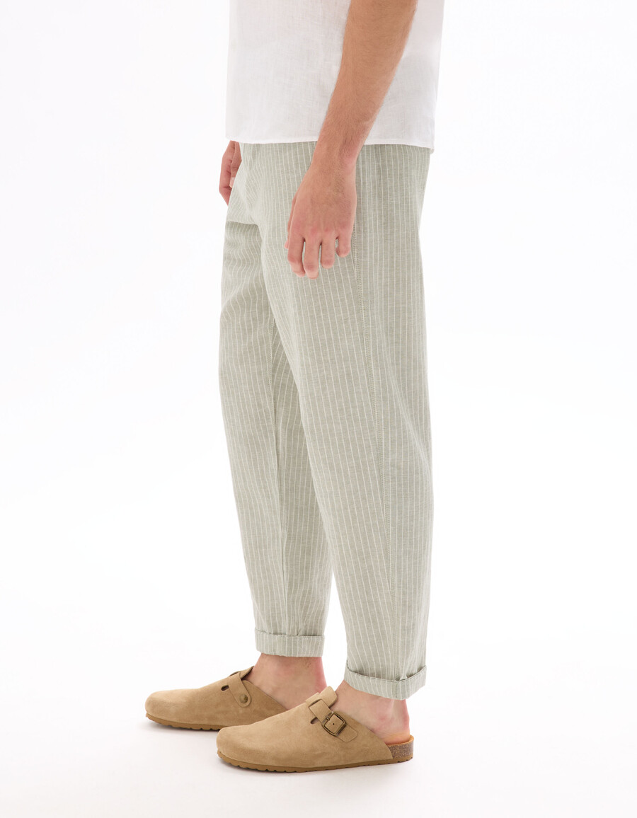 pantalones rectos de lino y algodón a rayas