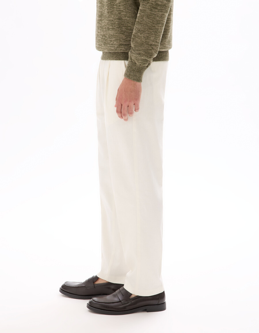 pantalones de algodón y lino elásticos de corte entallado