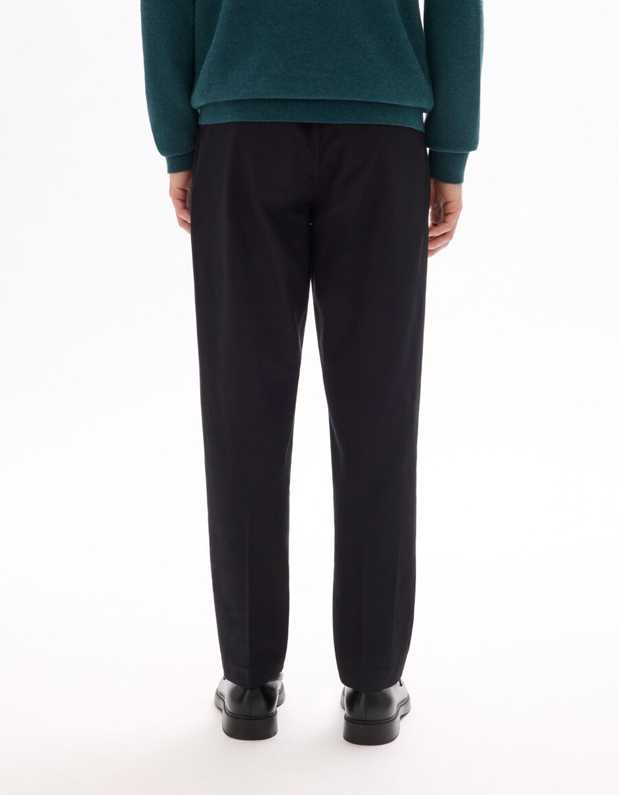 pantalones de algodón y lino elásticos de corte entallado
