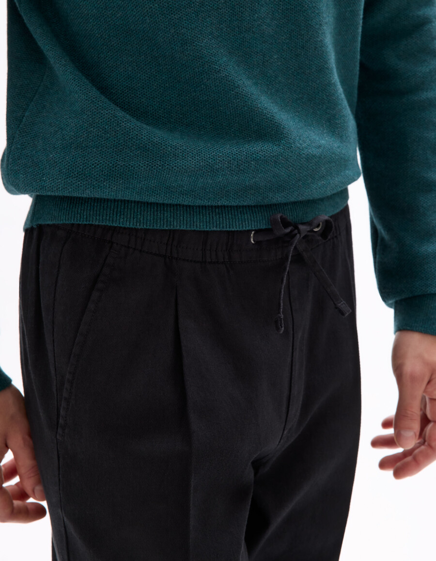 pantalones de algodón y lino elásticos de corte entallado