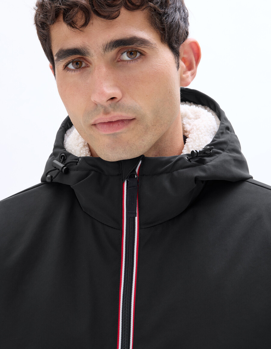 parka drycore con capucha repelente al agua y forrada de sherpa
