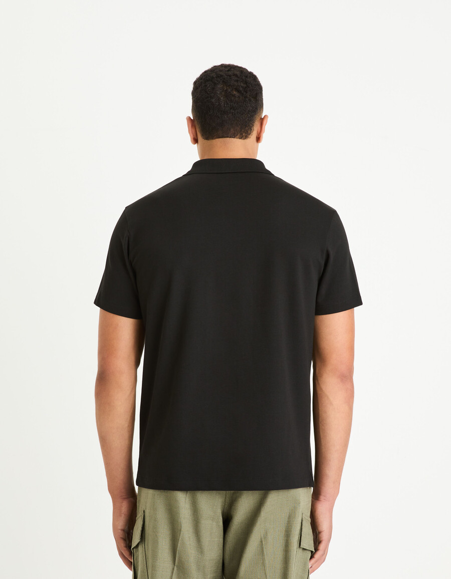 polo de corte regular con cuello cubano en mezcla de algodón