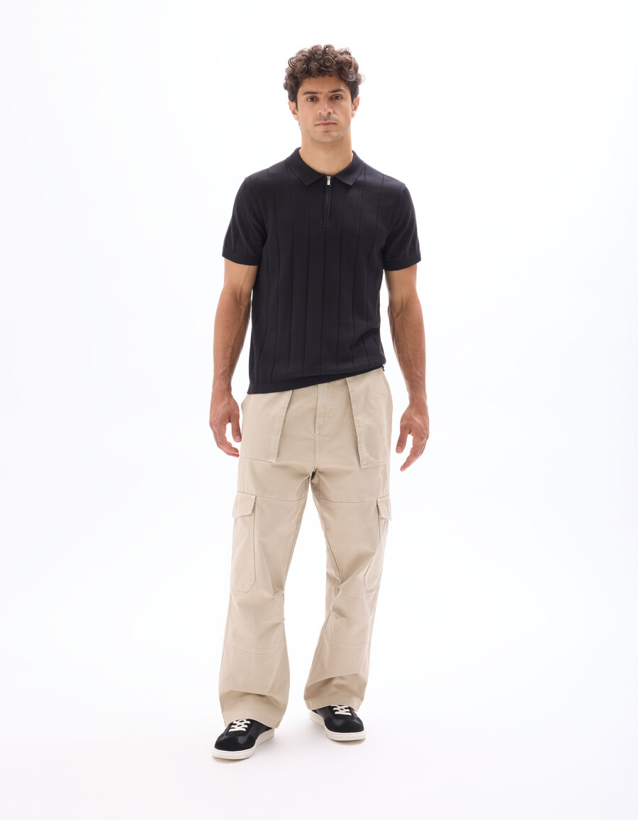 polo de corte regular con cuello con cremallera