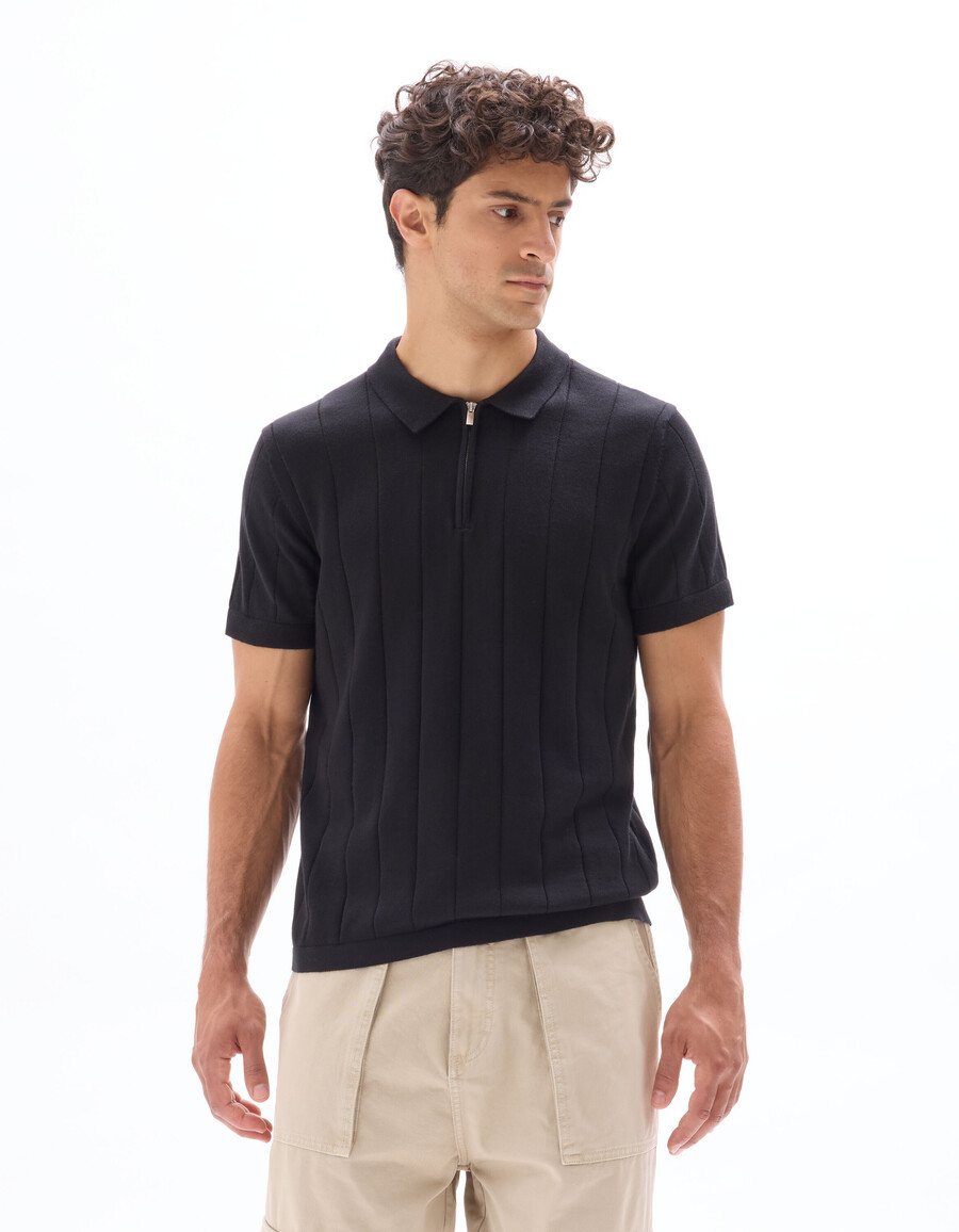polo de corte regular con cuello con cremallera