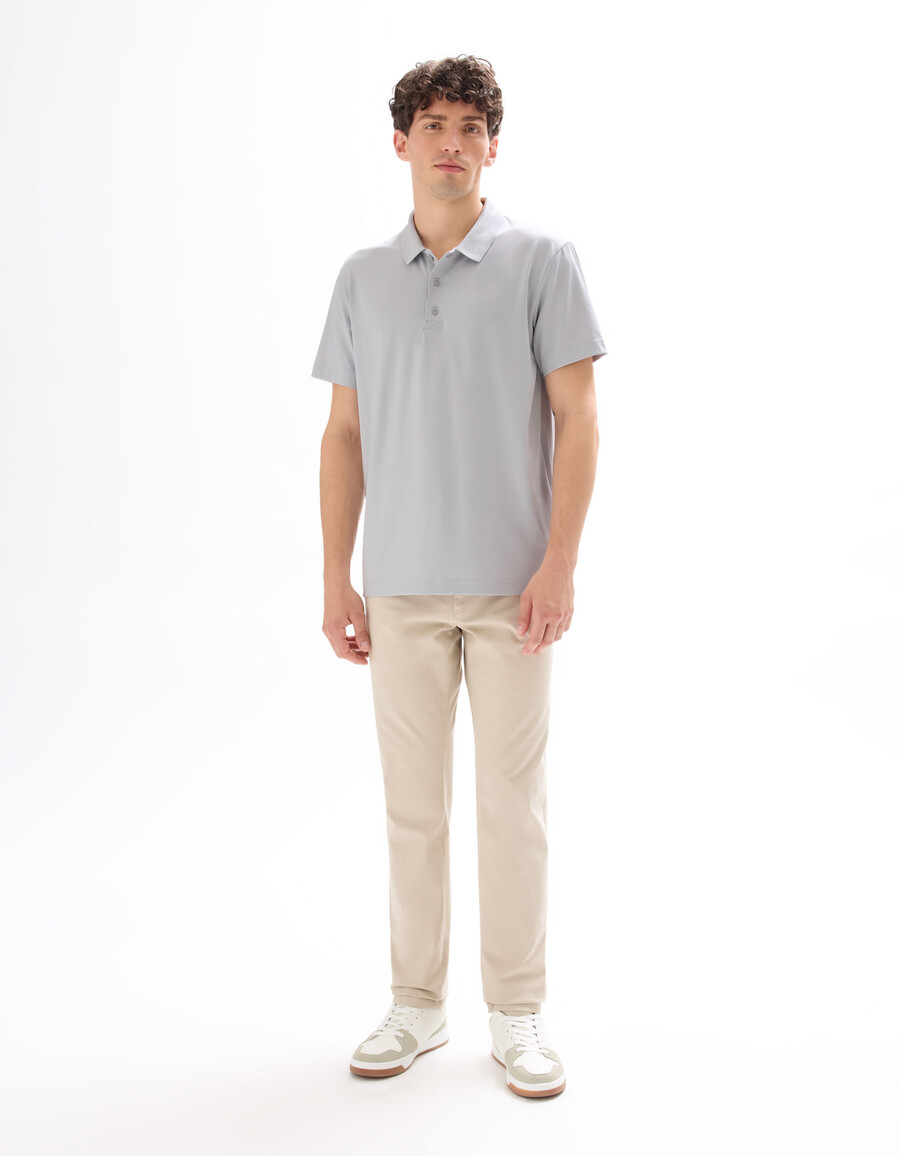 polo de corte regular en tejido técnico