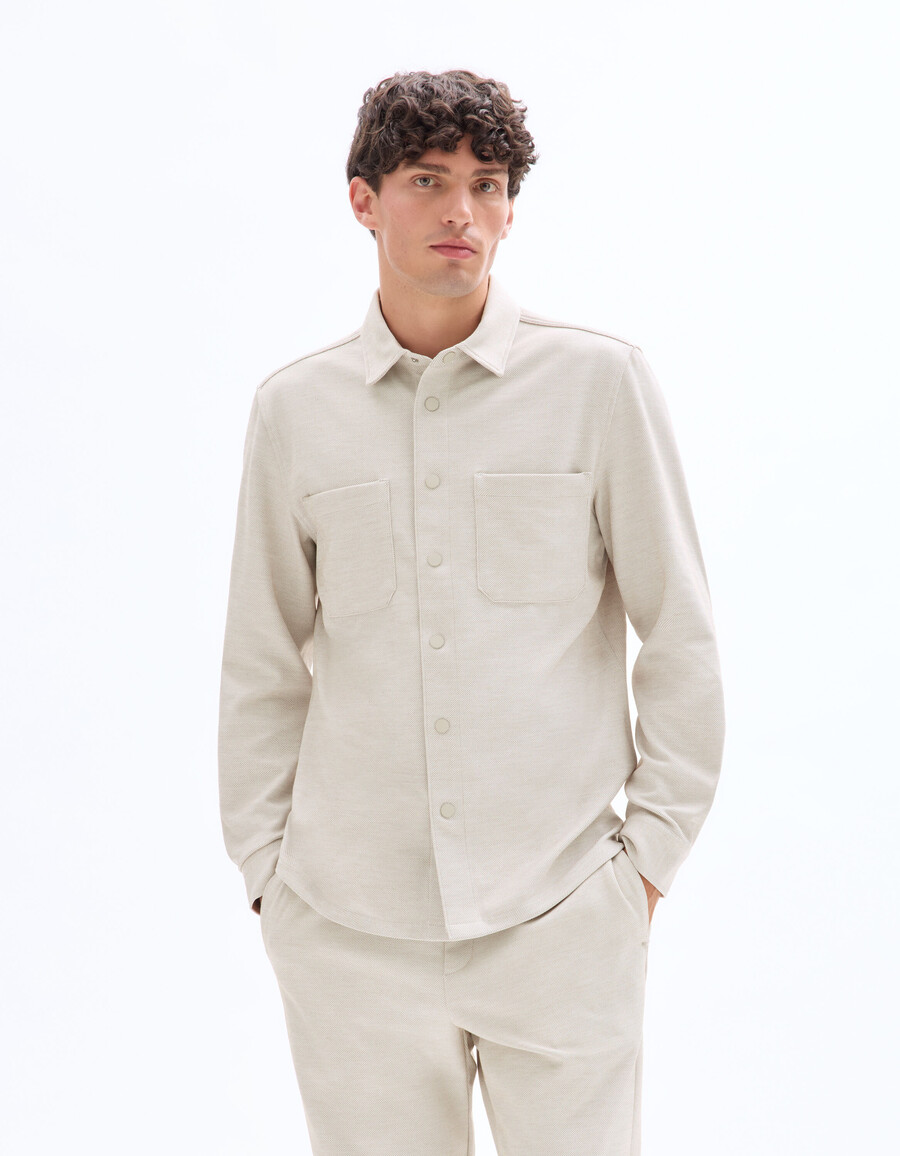 camisa texturizada de dos bolsillos