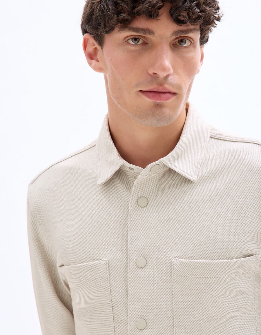 camisa texturizada de dos bolsillos