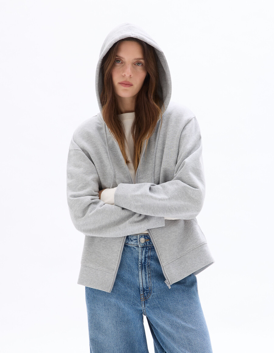 sudadera con capucha y cremallera de polar