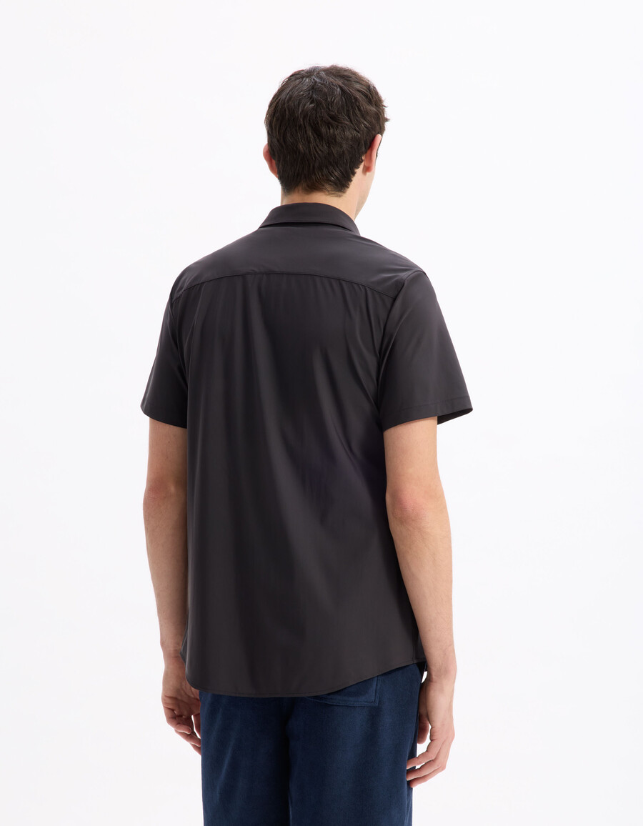 camisa elástica ajustada