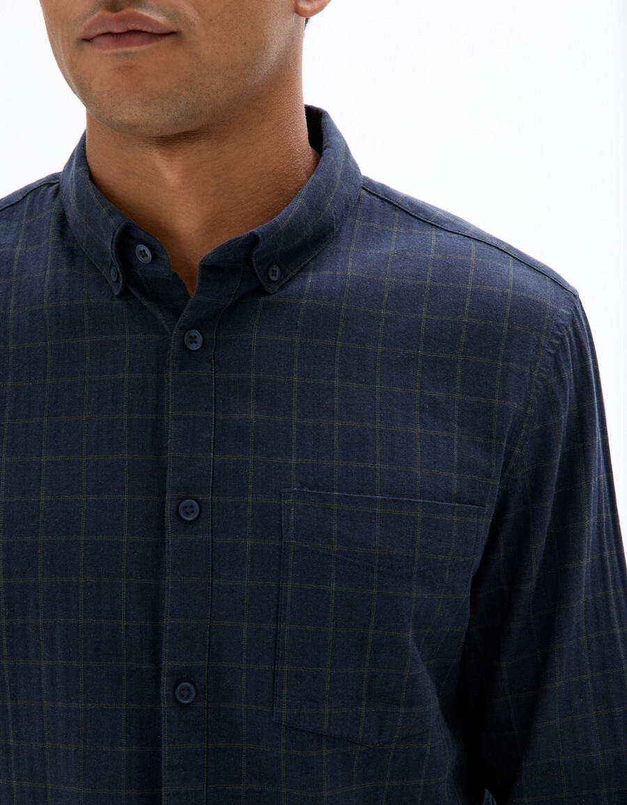camisa de franela a cuadros de corte regular