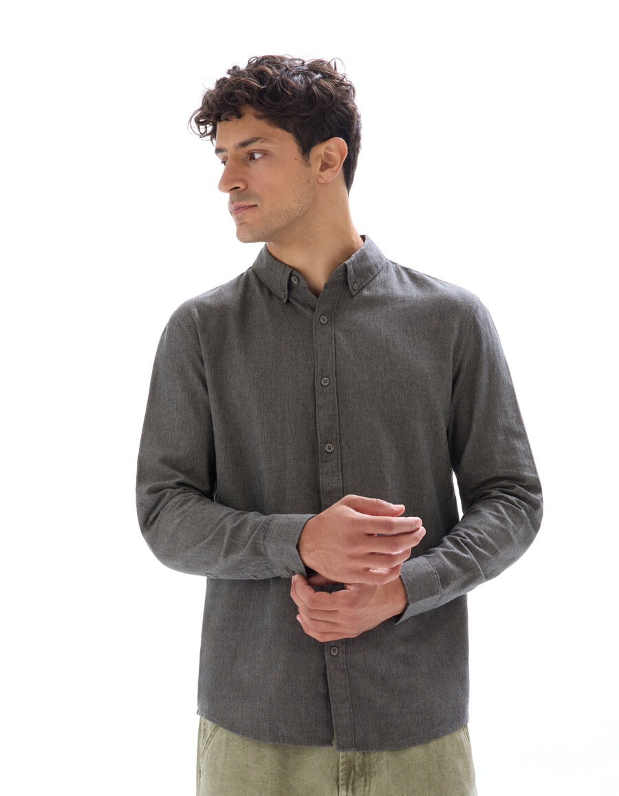 camisa de franela de corte regular