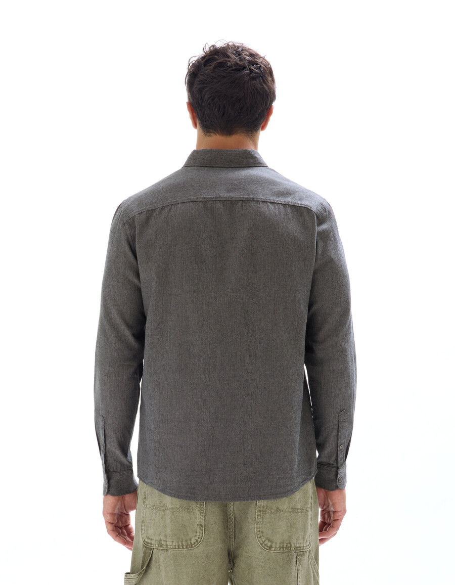 camisa de franela de corte regular