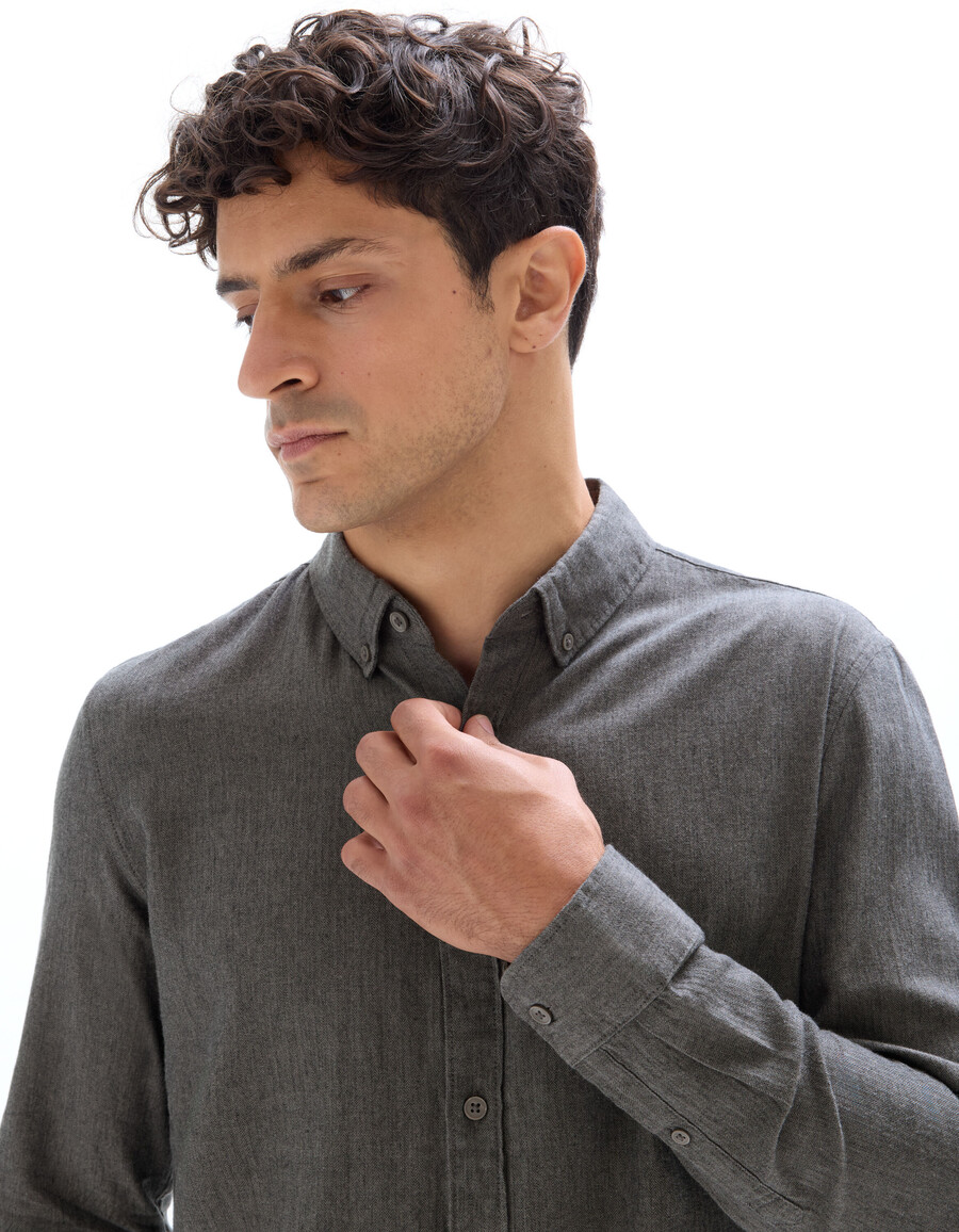 camisa de franela de corte regular