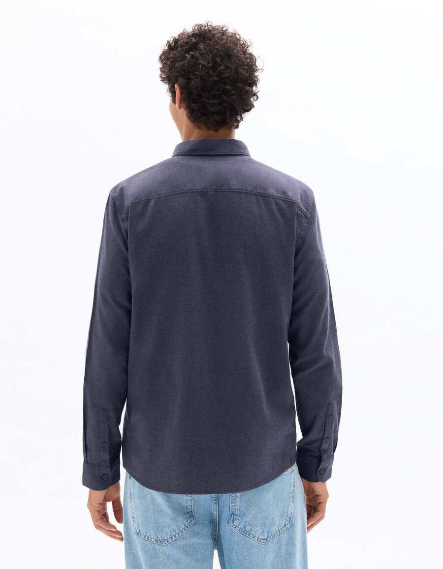 camisa de franela lisa de corte regular