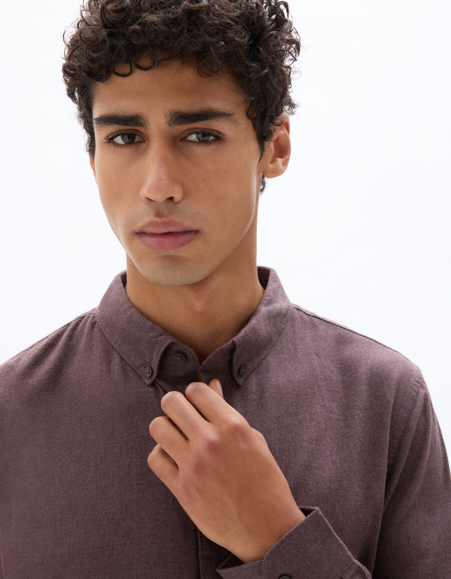 camisa de franela lisa de corte regular