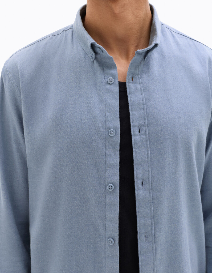 camisa de franela lisa de corte regular