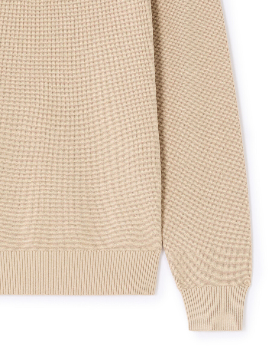 suéter de cuello polo con cremallera y textura de gofre