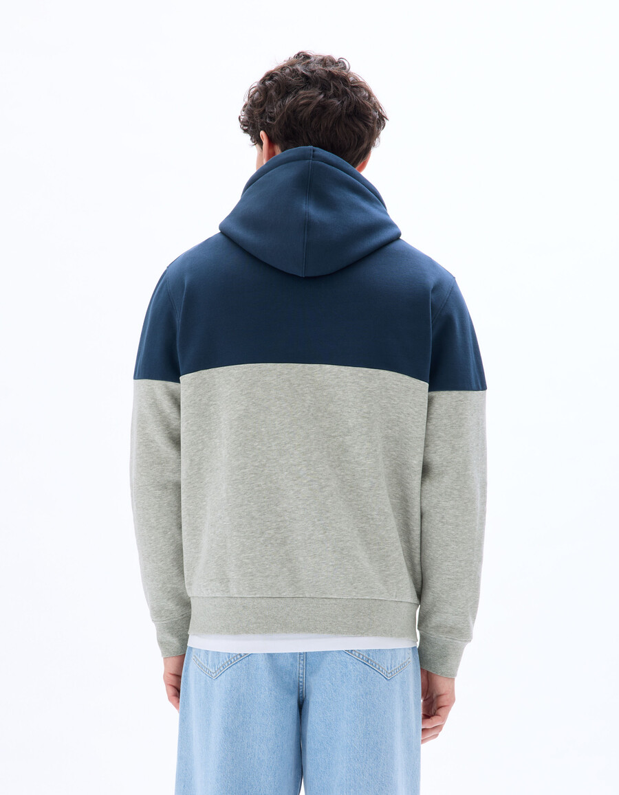 sudadera con capucha y bloques de color de corte regular