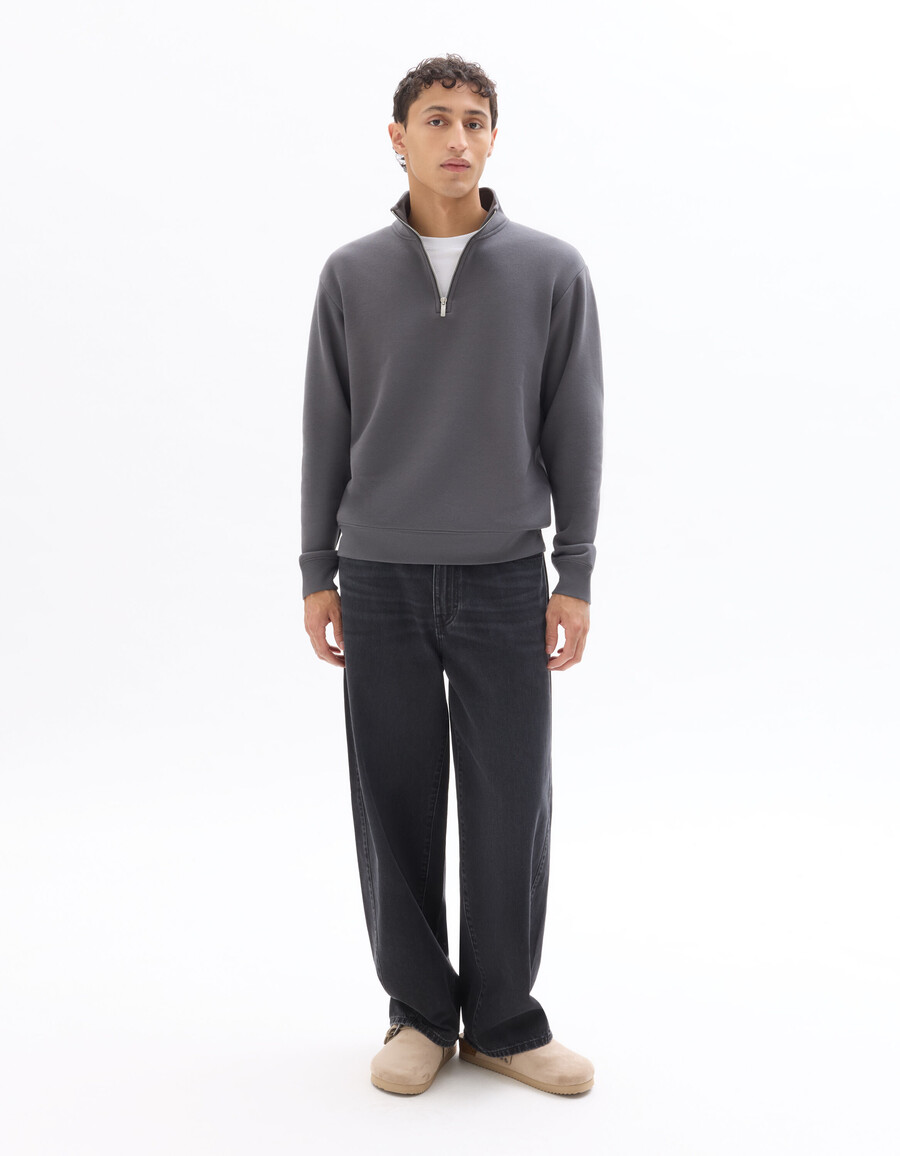 sudadera gris lisa de corte regular con cremallera de un cuarto