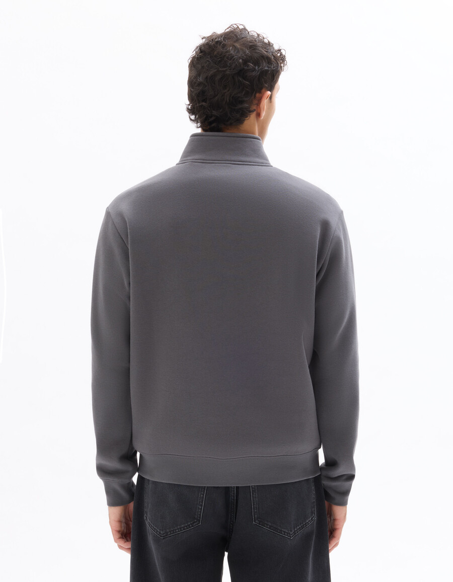 sudadera gris lisa de corte regular con cremallera de un cuarto