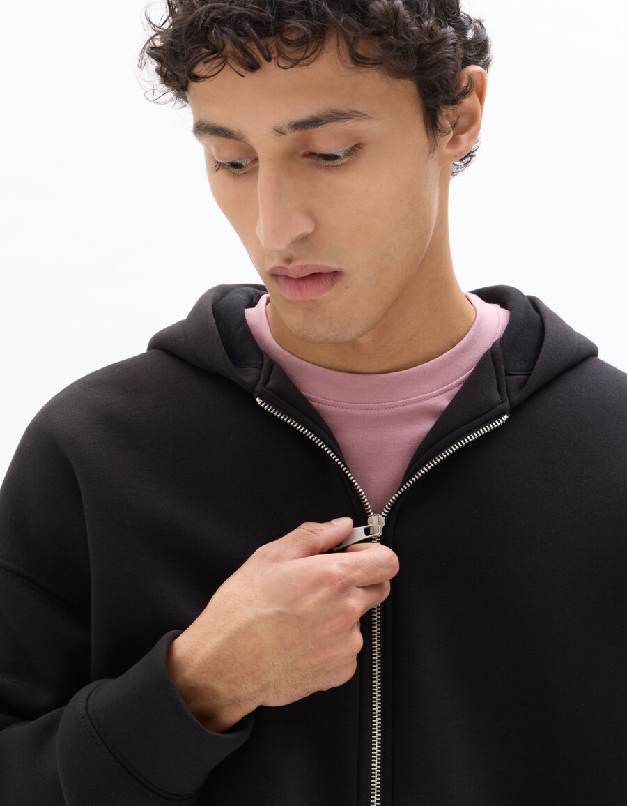 sudadera corta negra de gran tamaño