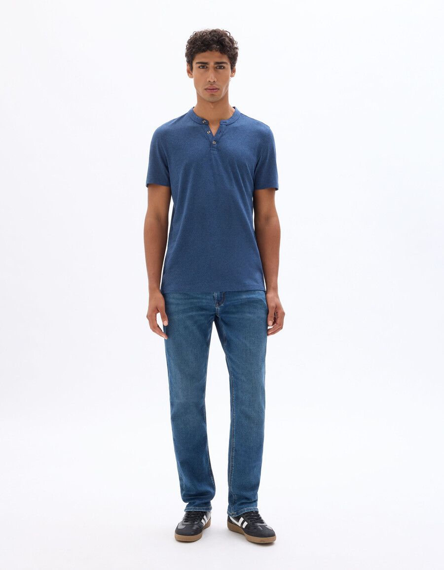 camiseta henley de mezcla de algodón de corte regular