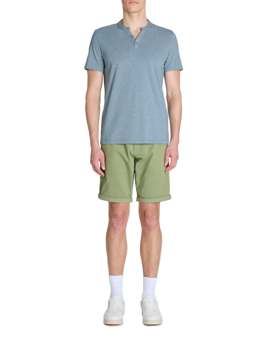 camiseta henley de mezcla de algodón de corte regular