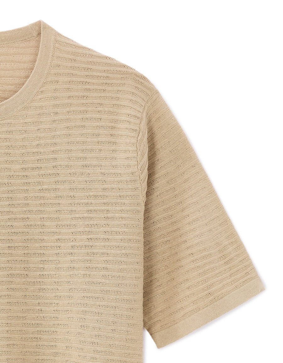 camiseta de punto abierto con cuello redondo y corte cuadrado