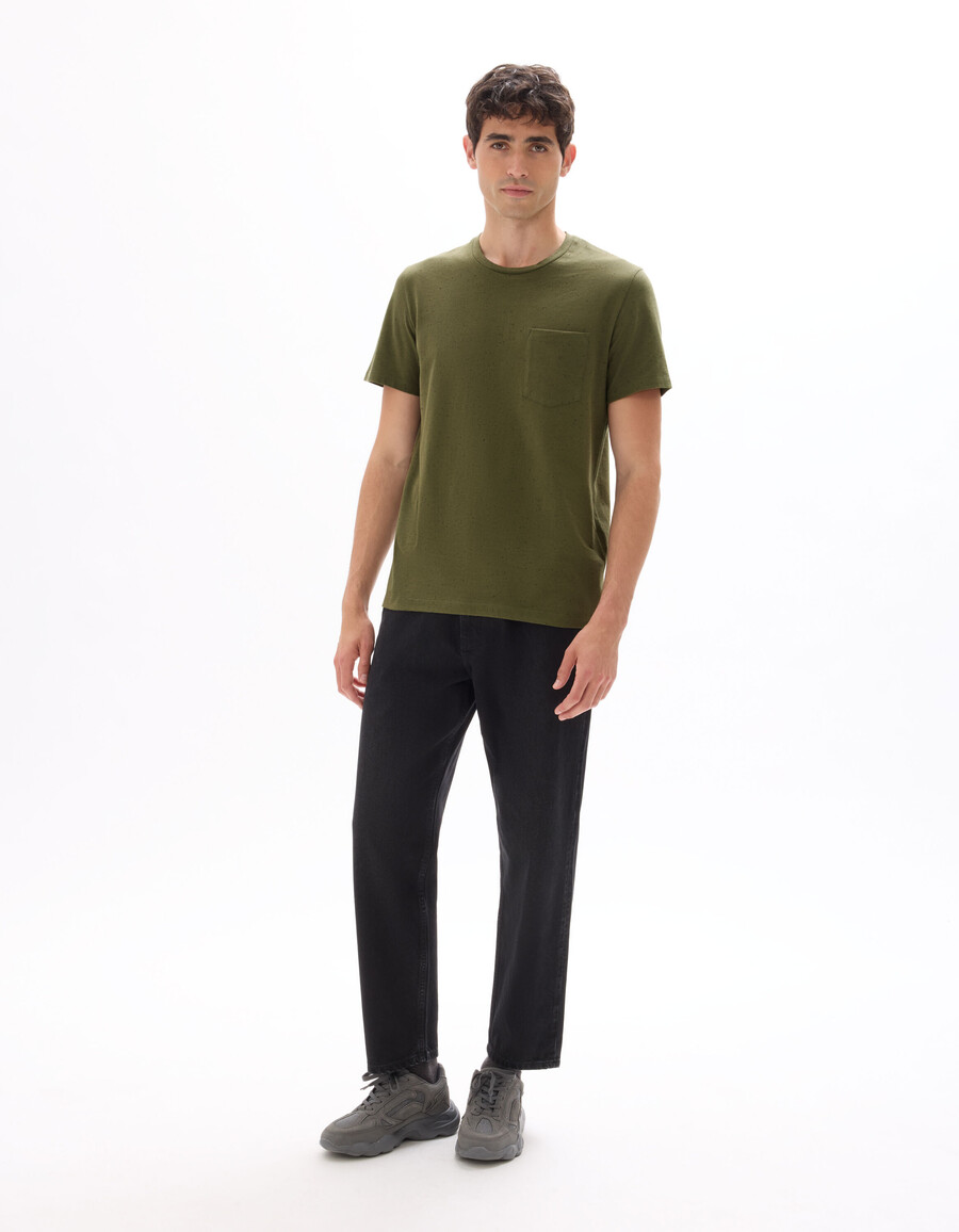 camiseta de corte regular con cuello redondo y relieve