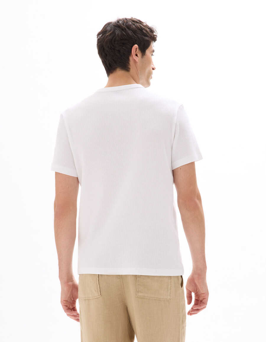 camiseta de corte regular con cuello henley y diseño gofrado 100 algodón